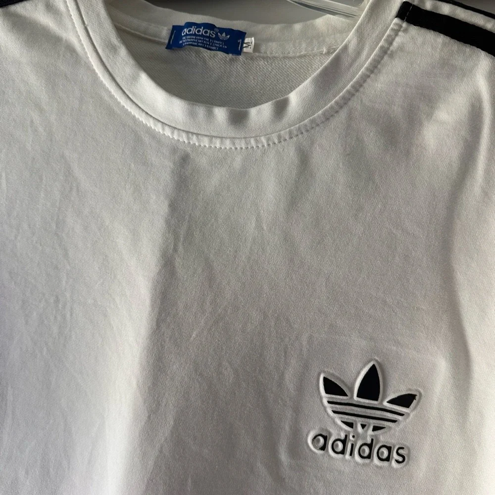Adidas White Set with Black Accents - Picture 5 of 8